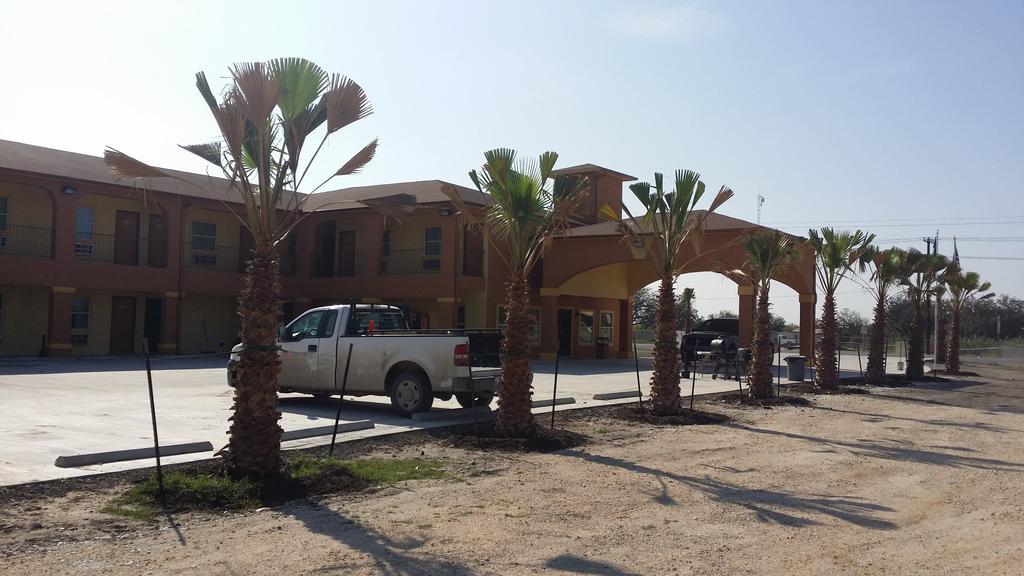 Texan Inn And Suites Tilden Exterior photo